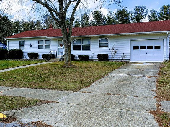 2nd image of 208 Arbutus Ave