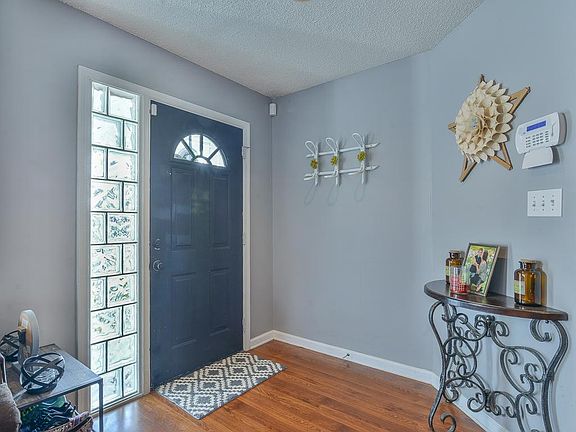 3rd image of 4117 Bradford Ln