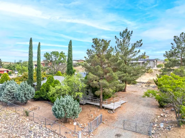 17267 E Lakeview Pl, Mayer, AZ 86333