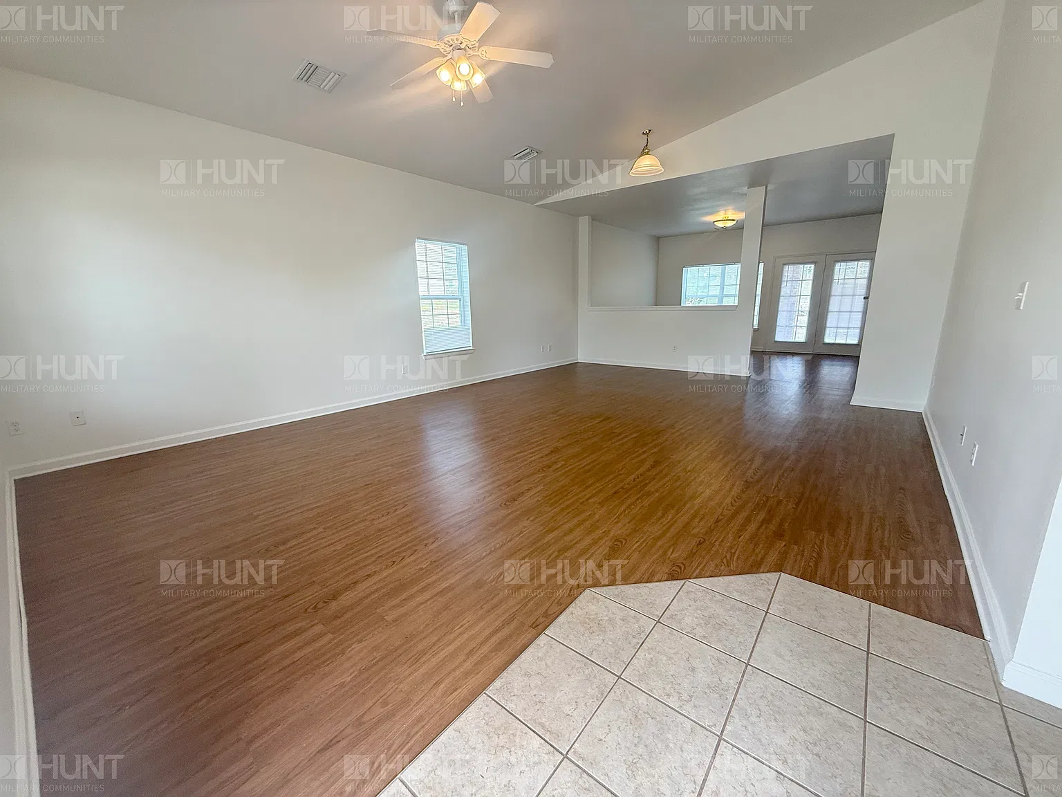 3 bed, 2.5 bath, 1889 sqft, $1,959 — Photo 3