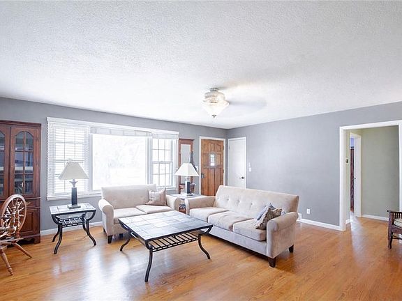 4th image of 10110 Forest Ave