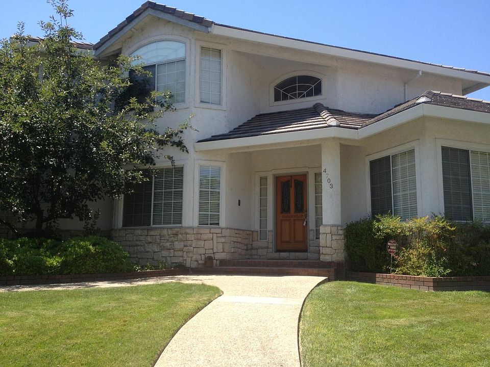 Front entry outside, corner lot