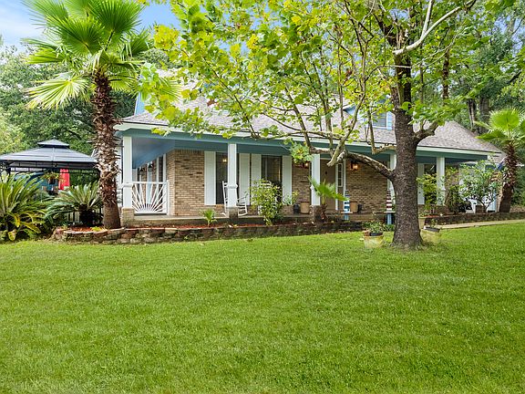 3rd image of 2401 Bahama Dr