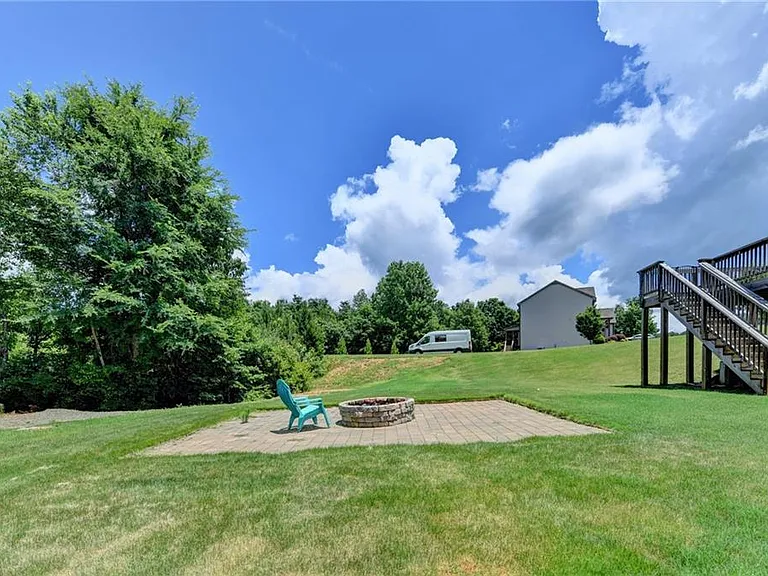 235 Bella Dr — Photo 83