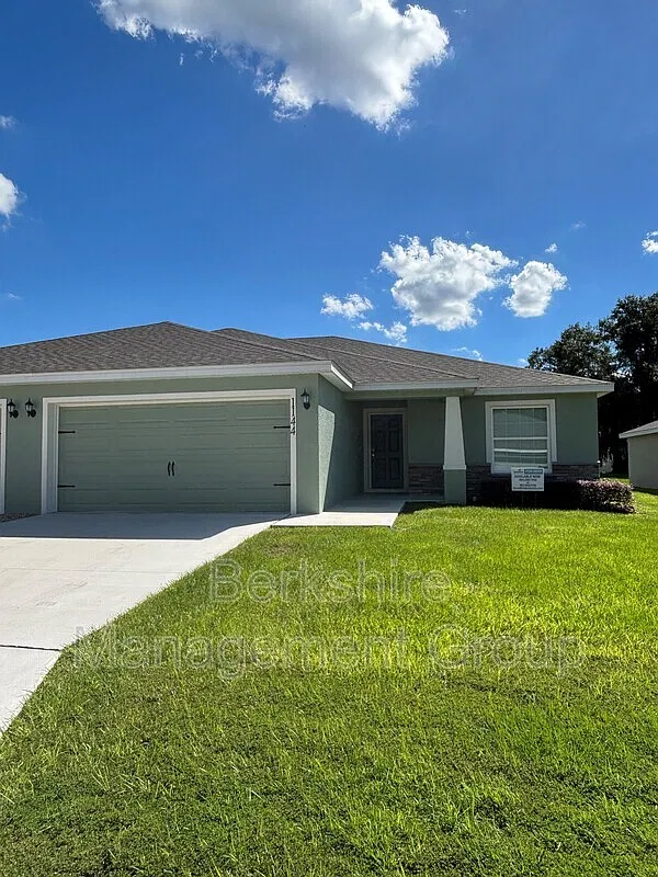 3 bed, 2.0 bath, 1602 sqft, $2,050 — Photo 1