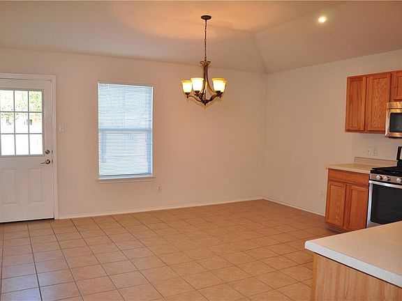 5th image of 601 Washington Square Dr