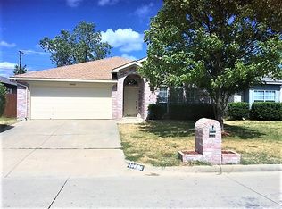 10404 Morning Dew St, Fort Worth, TX 76108