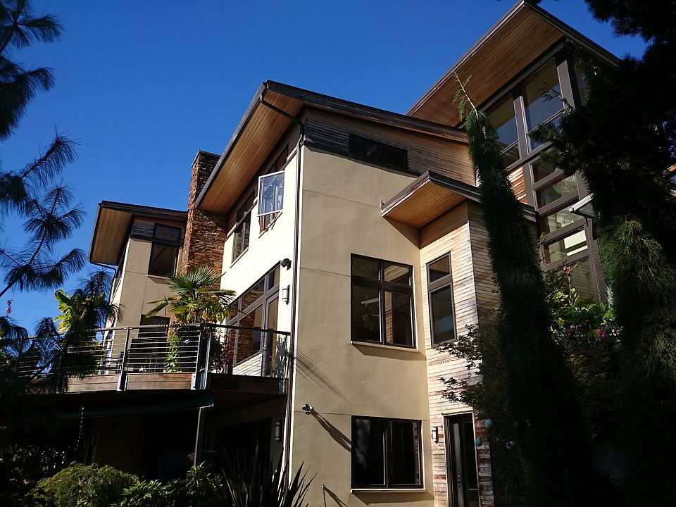 2nd image of 4610 NE 38th St