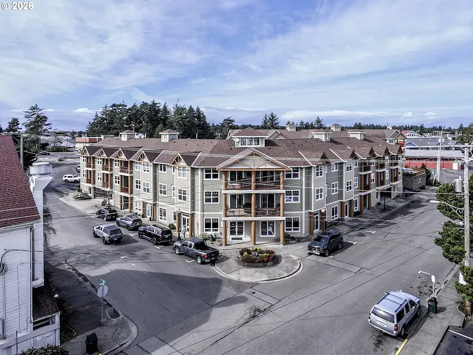 179 Laurel St #9