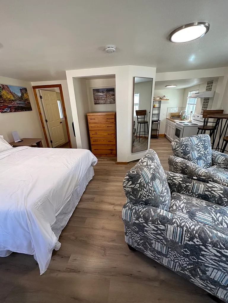 Studio, 350 sqft, $2,000 — Photo 4