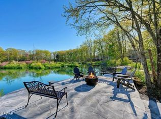 107 Cliff Dr, Lords Valley, PA 18428