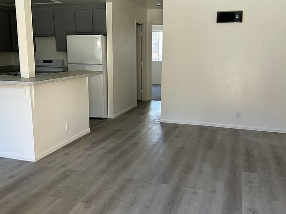 5th image of 1026 E Washington Ave #4