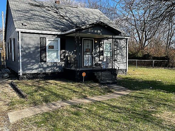 3rd image of 4923 Converse Ave