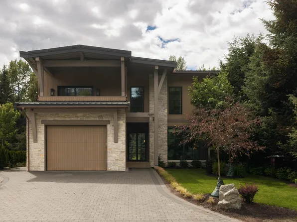 7249 Fitzsimmons Rd S, Whistler, BC V8E 0E6