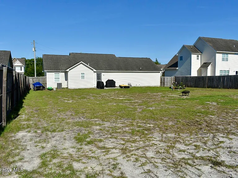 613 Parsley Dr — Photo 3