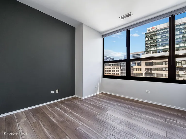 130 S Canal St #820 — Photo 12