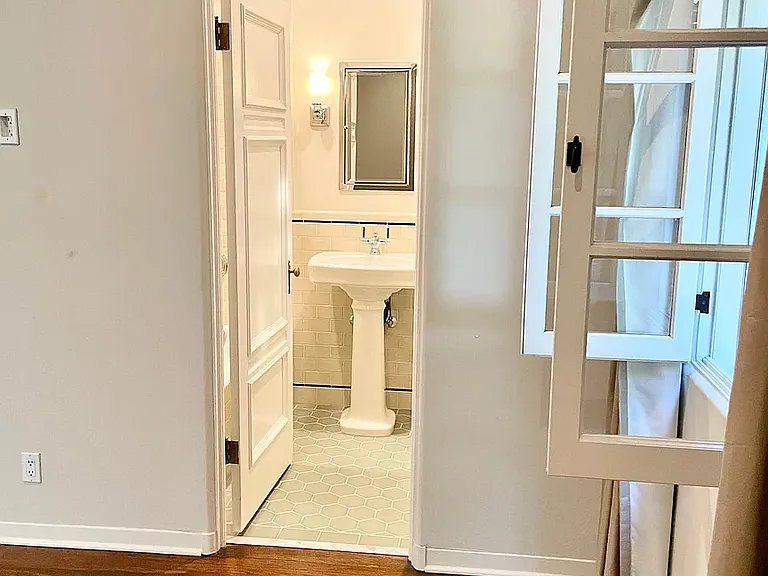 1330 N Harper Ave #108 — Photo 28