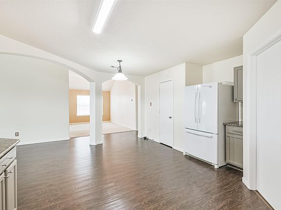 5th image of 2415 Fox River Ln