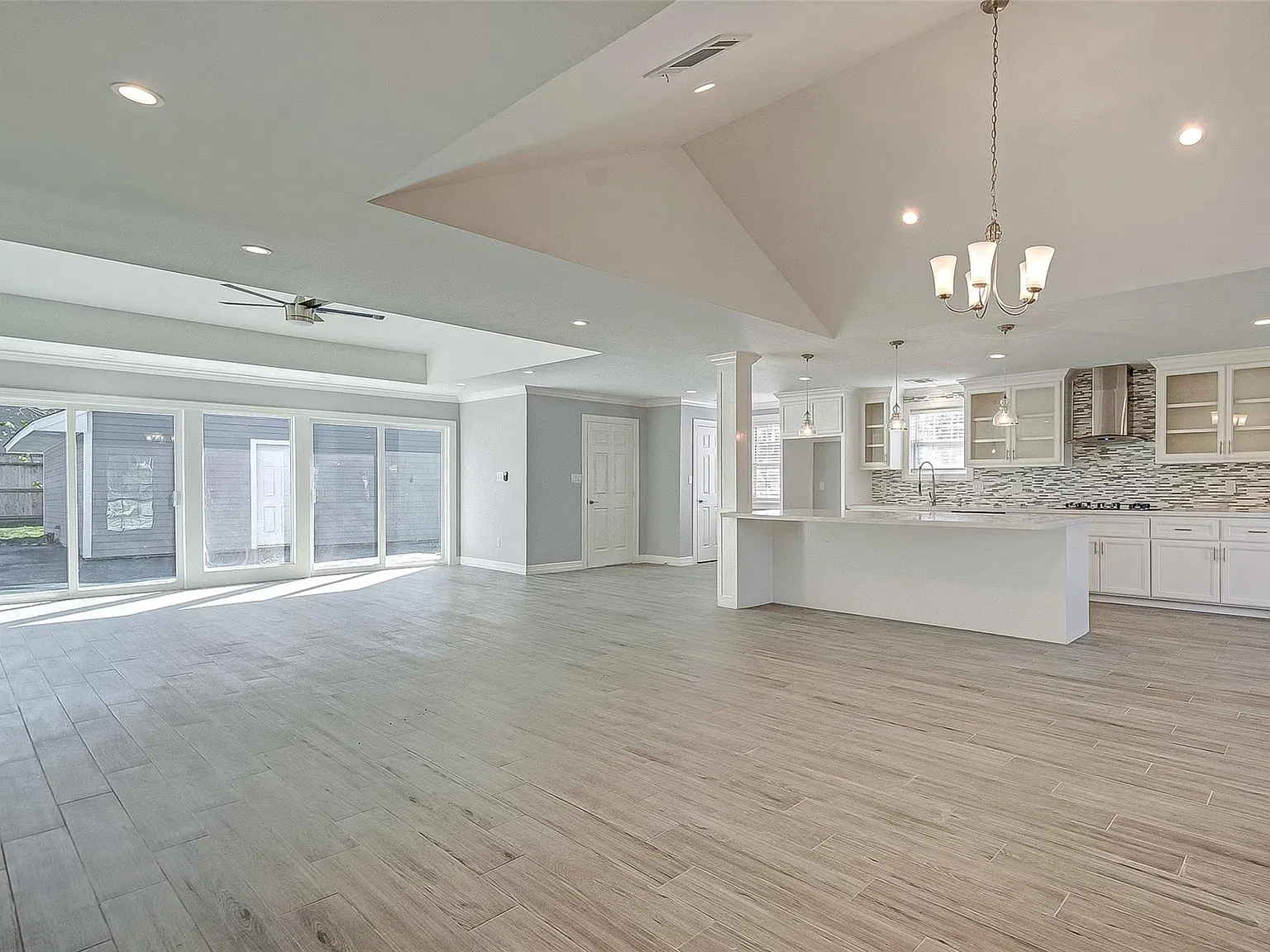 3 bed, 2.0 bath, 2032 sqft, $3,500 — Photo 2