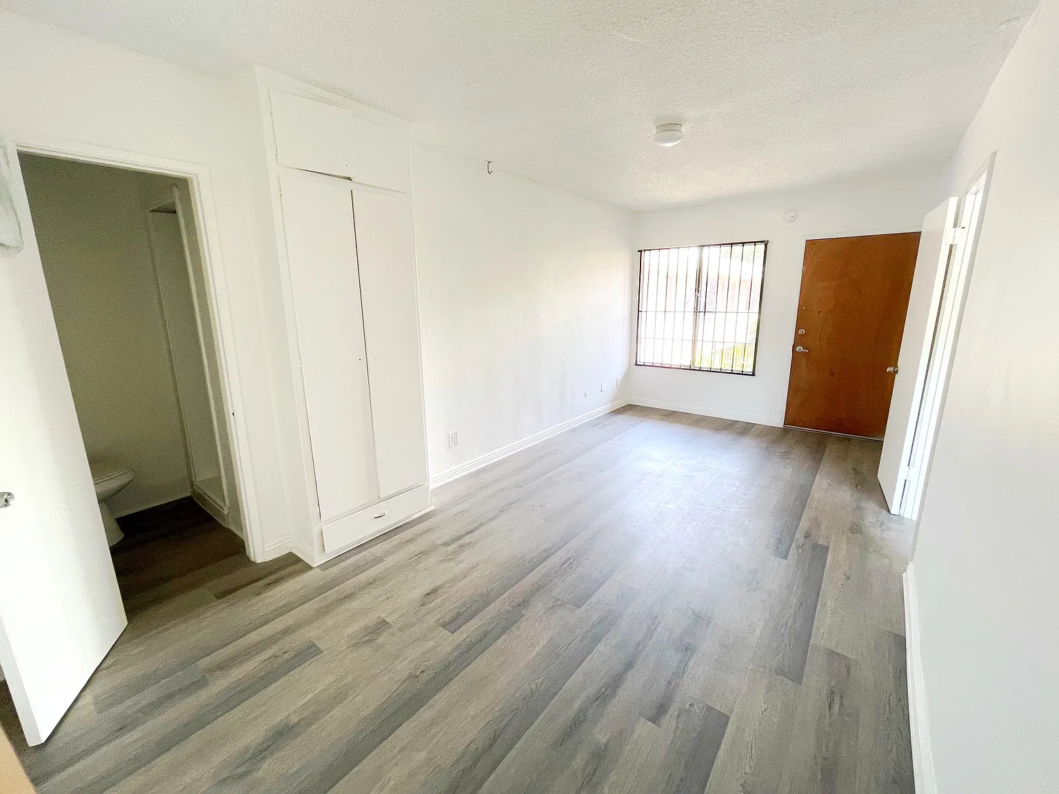 2 bed, 1000 sqft, $2,200 — Photo 3