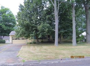 1489 Forest Dr, Barberton, OH 44203