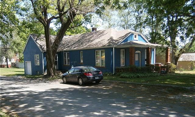 2nd image of 2102 Main St