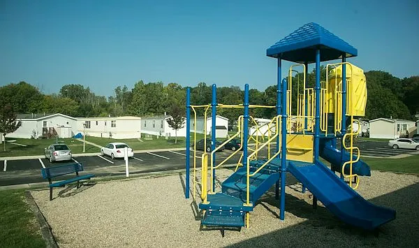 St. Clair Place — Photo 1