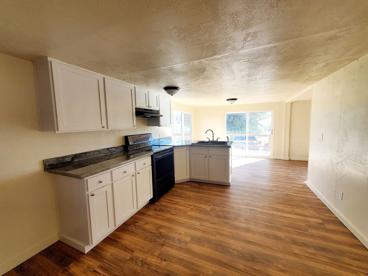 3 Bedroom 2 Bath Single Family Home — Photo 2