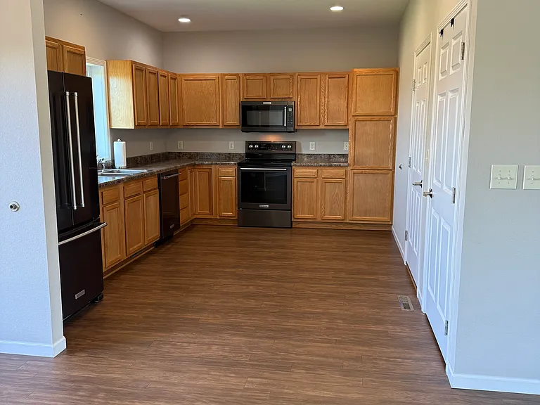 328 Wolf Ave — Photo 4
