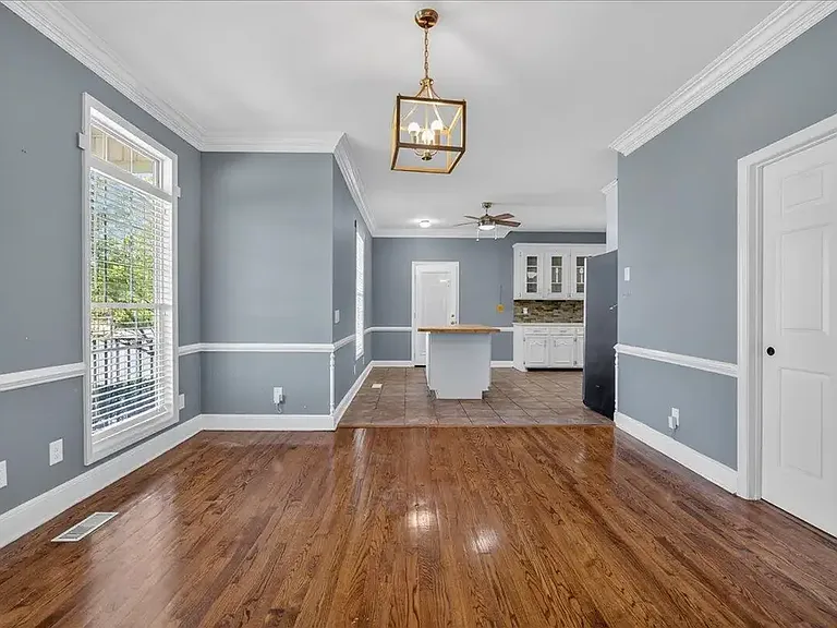 1032 Lynch Rd — Photo 6