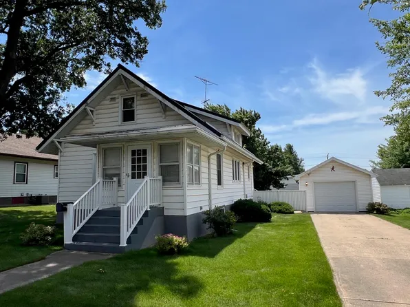 706 Sherman Ave, Ackley, IA 50601