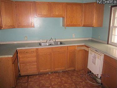 4th image of 1333 W 5th St