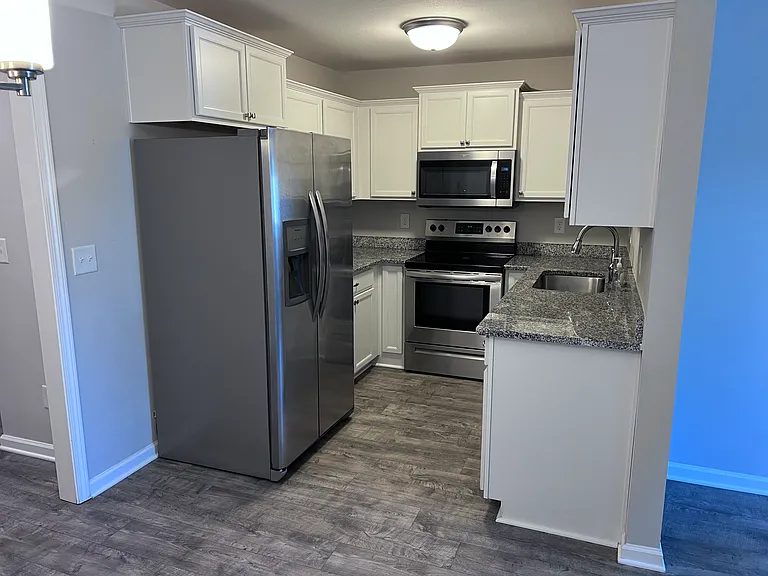 3250 Clemons Cir — Photo 4