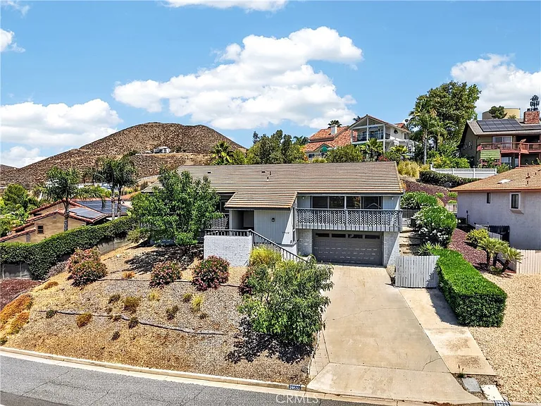 29532 Vacation Dr — Photo 2