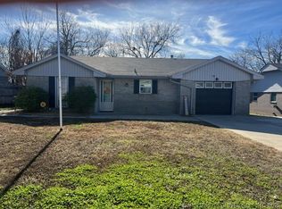 915 W 23rd St, Ada, OK 74820
