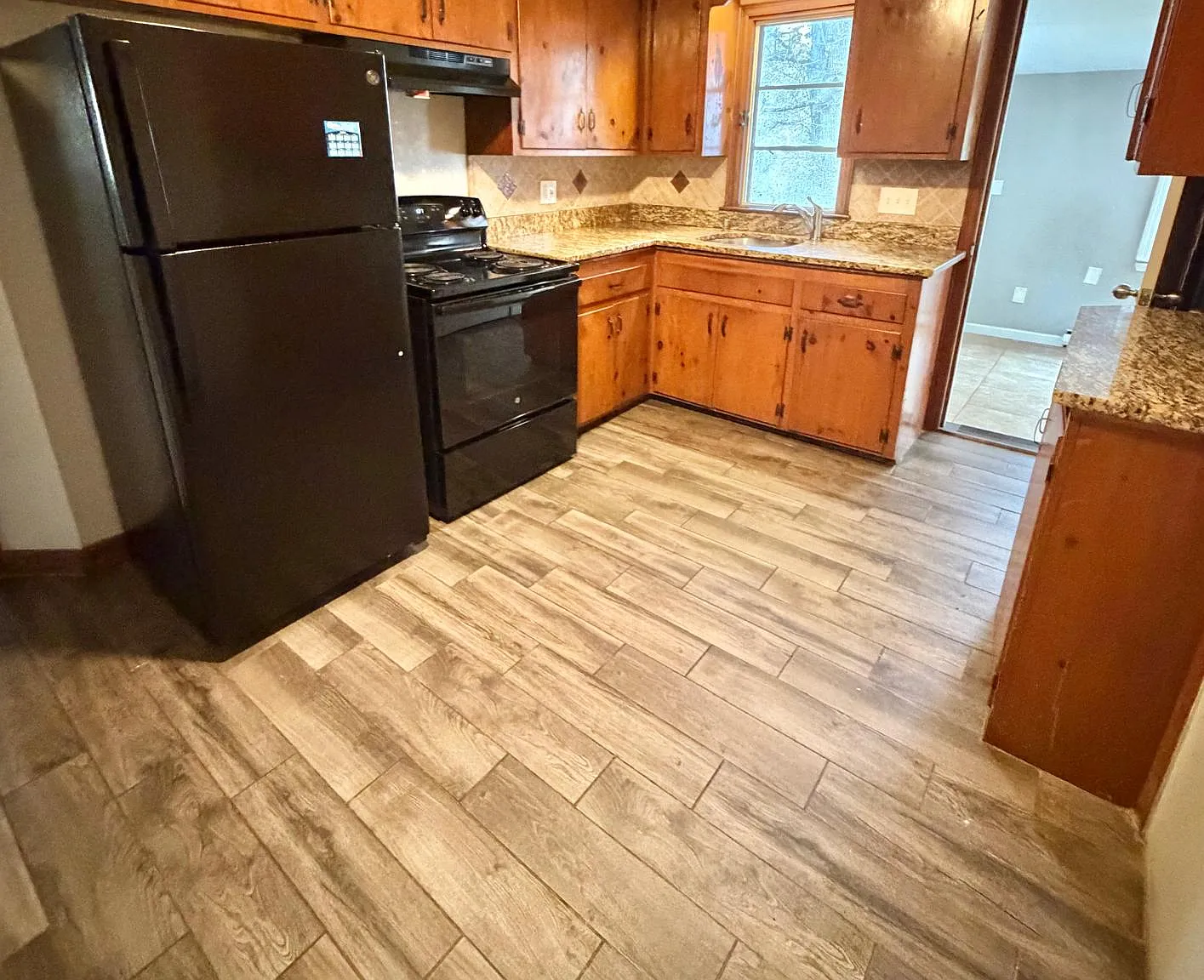 3 bed, 1095 sqft, $2,250 — Photo 2