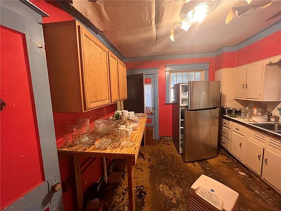 3rd image of 211 S Penn St