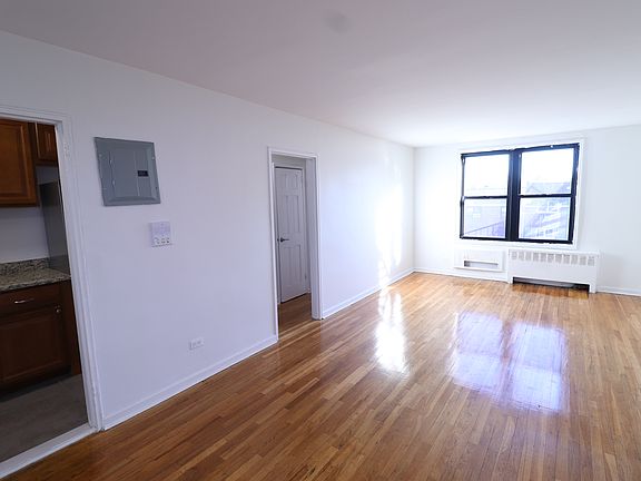 3rd image of 14345 Sanford Ave APT 309