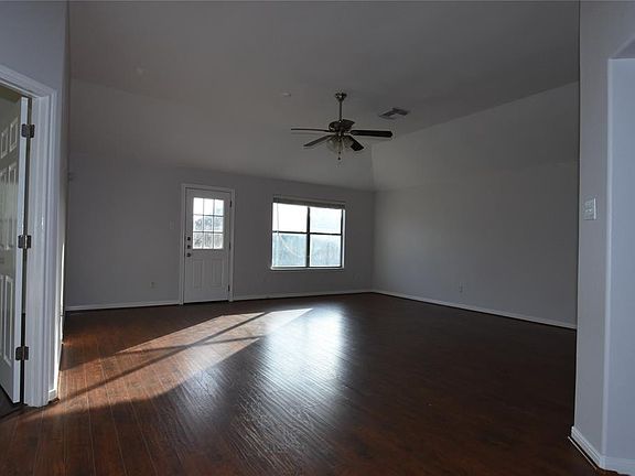 5th image of 5935 Wildbriar Ln