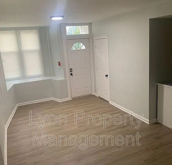 230 W School St #2 — Photo 4