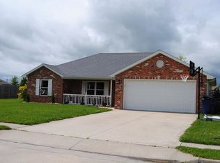200 Brookstone Dr, Holts Summit, MO 65043