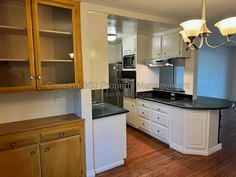 1604 E 2nd St #1H — Photo 10