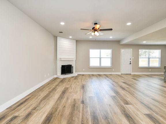 3rd image of 1621 Lesli Dr
