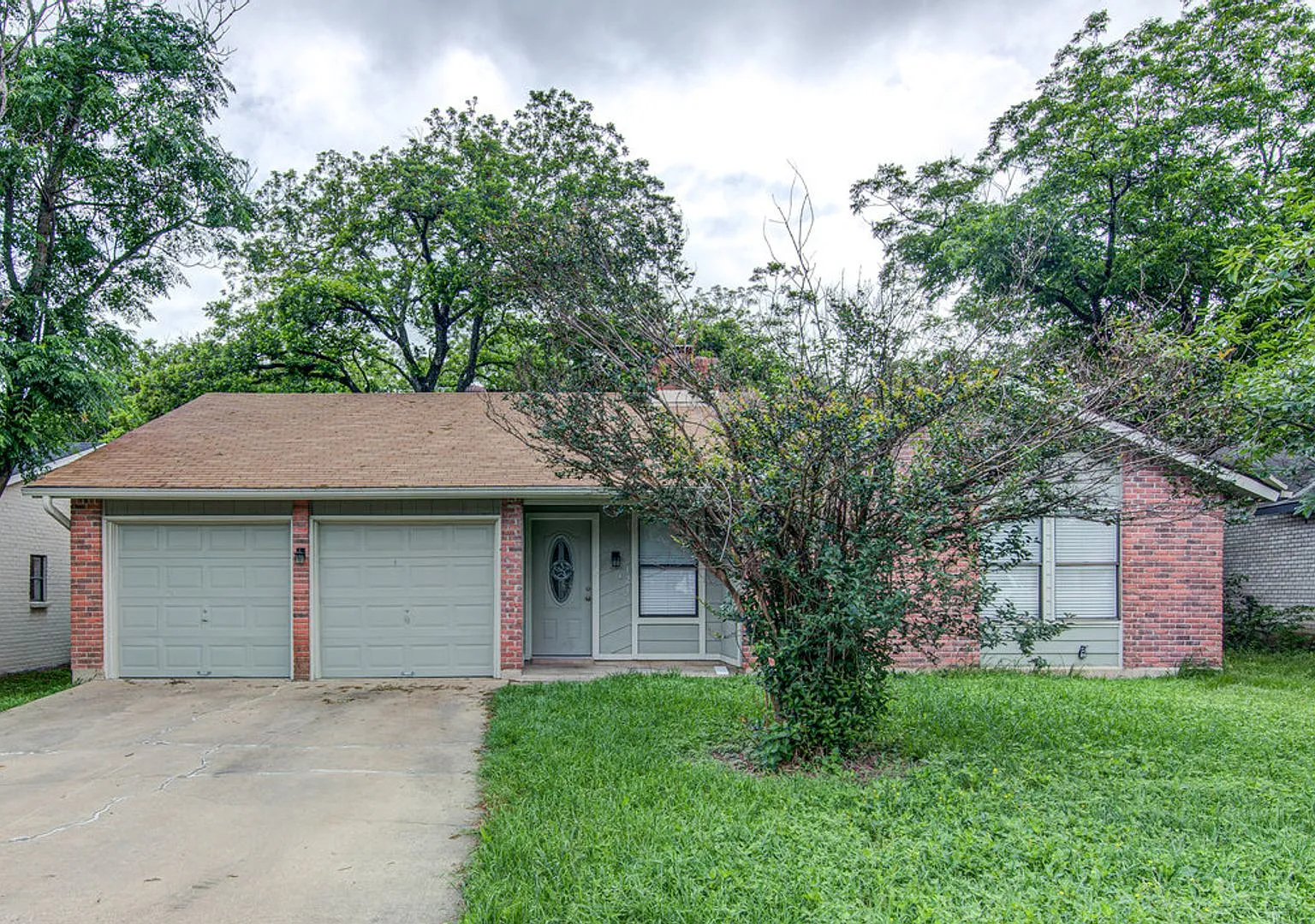 **Two Weeks Free Rent Recently Renovated 3 Bedroom 2 Bath In Anderson Mill! — Photo 2