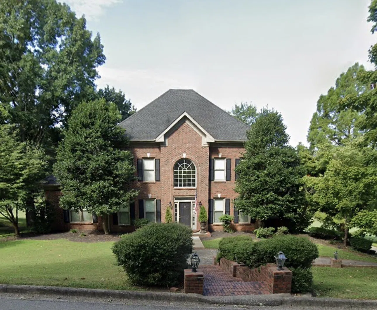 4 bed, 5.0 bath, 5172 sqft, $3,500 — Photo 1