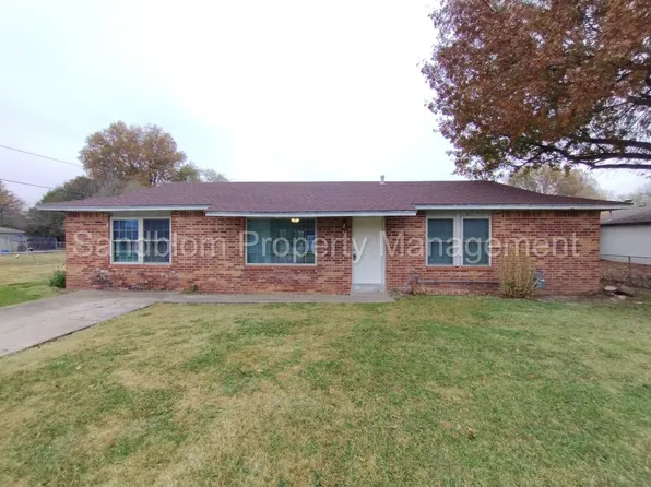1004 SW 6th St, Wagoner, OK 74467