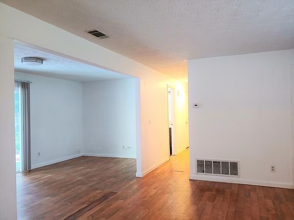 5th image of 10981 Luana Dr N