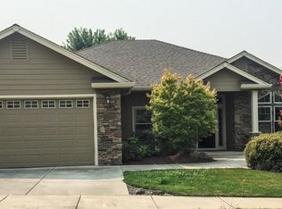 3820 Sherwood Park Dr, Medford, OR 97504