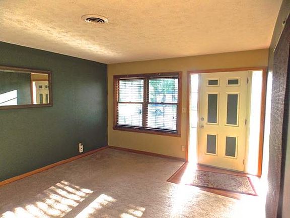 2nd image of 2325 Manitoba Dr