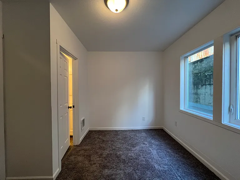 212 E Wishkah St #205 — Photo 5